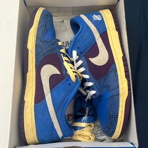 Nike dunk low undefeated